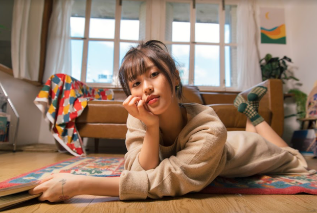 Han Sara tung MV nhắc về quá khứ đen tối sau ồn ào remake Cô Gái Mở Đường, Erik và DTAP ra mắt Nam Quốc Sơn Hà phiên bản 2.0 - Ảnh 3. Han Sara tung MV nhắc về quá khứ đen tối sau ồn ào remake Cô Gái Mở Đường, Erik và DTAP ra mắt Nam Quốc Sơn Hà phiên bản 2.0 - Ảnh 3.