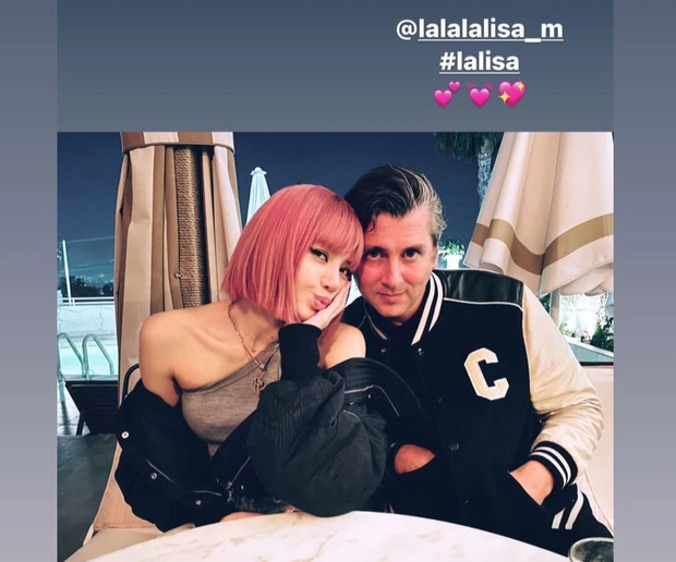 Chưa biết Lisa (BLACKPINK) lây Covid-19 từ đâu, nhưng nhìn danh sách bạn bè đã tiếp xúc suốt 2 tuần qua mà choáng! - Ảnh 4. Chưa biết Lisa (BLACKPINK) lây Covid-19 từ đâu, nhưng nhìn danh sách bạn bè đã tiếp xúc suốt 2 tuần qua mà choáng! - Ảnh 4.