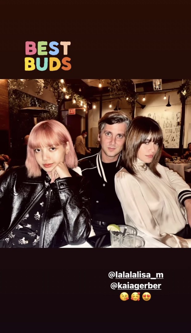 Chưa biết Lisa (BLACKPINK) lây Covid-19 từ đâu, nhưng nhìn danh sách bạn bè đã tiếp xúc suốt 2 tuần qua mà choáng! - Ảnh 8. Chưa biết Lisa (BLACKPINK) lây Covid-19 từ đâu, nhưng nhìn danh sách bạn bè đã tiếp xúc suốt 2 tuần qua mà choáng! - Ảnh 8.