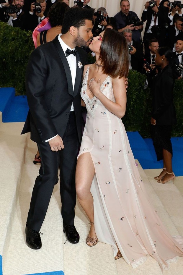 Lời nguyền chia tay của MET Gala: Đồ đôi thần chưởng vô hiệu lực cũng chưa thảm bằng một sao nam chia đôi cơn mơ với hẳn 2 cô người yêu - Ảnh 5. Lời nguyền chia tay của MET Gala: Đồ đôi thần chưởng vô hiệu lực cũng chưa thảm bằng một sao nam chia đôi cơn mơ với hẳn 2 cô người yêu - Ảnh 5.