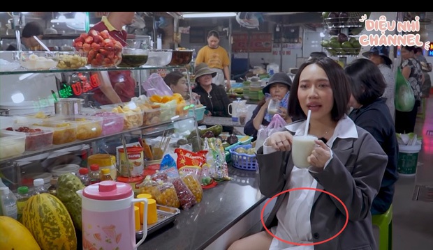 Thánh soi phát hiện 1 điểm khác lạ trên body Diệu Nhi, càng củng cố tin đồn bí mật sinh con với Anh Tú là chính xác? - Ảnh 8. Thánh soi phát hiện 1 điểm khác lạ trên body Diệu Nhi, càng củng cố tin đồn bí mật sinh con với Anh Tú là chính xác? - Ảnh 8.