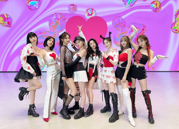 Jennie tiếp xúc với TWICE, Jisoo đi gặp bạn thân nhưng bí ẩn nhất là lịch trình của Lisa trước khi dương tính COVID-19 - Ảnh 6. Jennie tiếp xúc với TWICE, Jisoo đi gặp bạn thân nhưng bí ẩn nhất là lịch trình của Lisa trước khi dương tính COVID-19 - Ảnh 6.