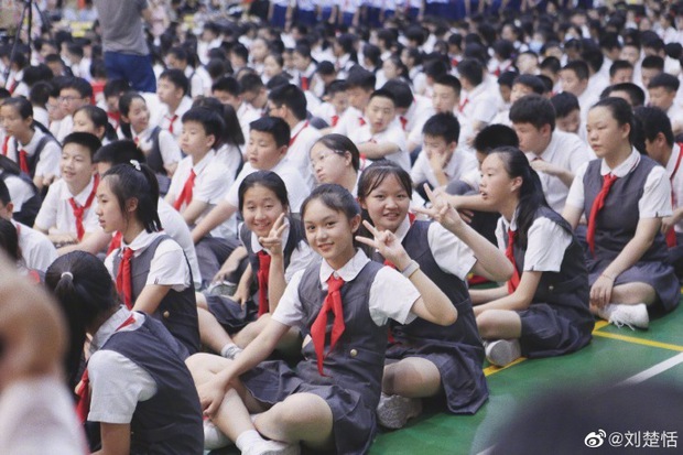 Sao nhí bị dân mạng cấm phẫu thuật thẩm mĩ vì quá xinh: Cuộc sống hiện tại quá bất ngờ do cách dạy của cha mẹ! - Ảnh 4. Sao nhí bị dân mạng cấm phẫu thuật thẩm mĩ vì quá xinh: Cuộc sống hiện tại quá bất ngờ do cách dạy của cha mẹ! - Ảnh 4.