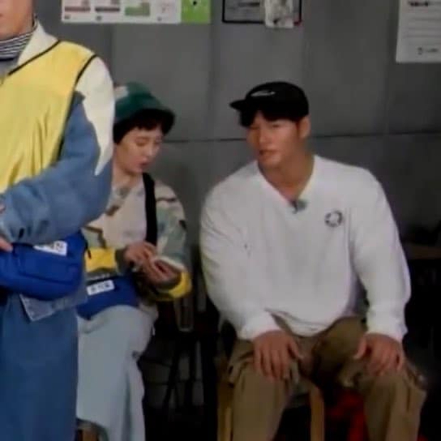 Song Ji Hyo khoe tóc mới ngắn cũn cỡn trên Running Man khiến dân tình lập tức quay xe - Ảnh 3. Song Ji Hyo khoe tóc mới ngắn cũn cỡn trên Running Man khiến dân tình lập tức quay xe - Ảnh 3.