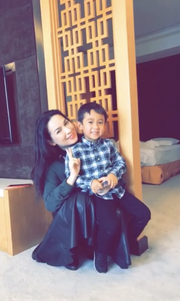 Hiếm hoi khoảnh khắc Hồ Văn cường xuất hiện vui vẻ bên cháu ngoại cố ca sĩ Phi Nhung - Ảnh 4. Hiếm hoi khoảnh khắc Hồ Văn cường xuất hiện vui vẻ bên cháu ngoại cố ca sĩ Phi Nhung - Ảnh 4.