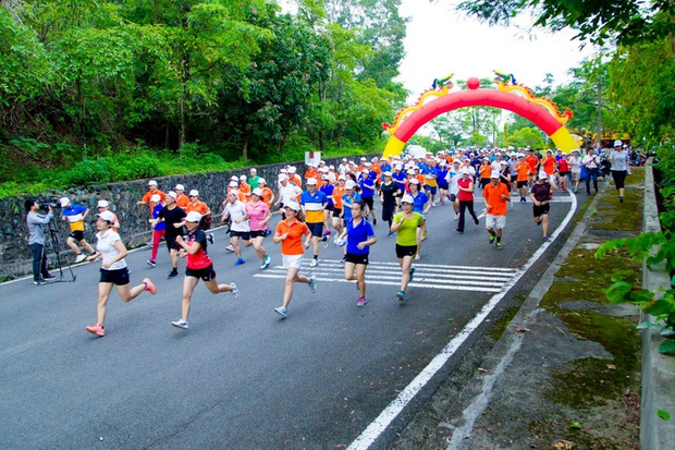 Thủy Điện Hòa Bình thử thách cho các Runner ở giải chạy bán Marathon - Ảnh 2. Thủy Điện Hòa Bình thử thách cho các Runner ở giải chạy bán Marathon - Ảnh 2.