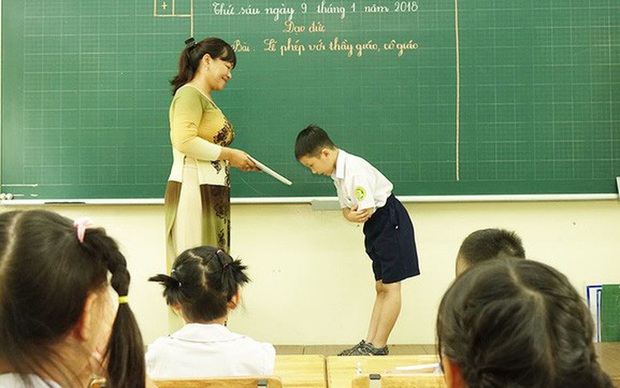 Đề xuất bỏ khẩu hiệu Tiên học lễ, hậu học văn gây tranh cãi - Ảnh 1. Đề xuất bỏ khẩu hiệu Tiên học lễ, hậu học văn gây tranh cãi - Ảnh 1.