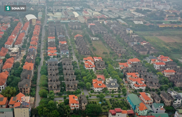 ẢNH: Hàng trăm biệt thự triệu USD bị bỏ quên hơn thập kỷ ở Thủ đô - nhiều căn để nuôi gà - Ảnh 12. ẢNH: Hàng trăm biệt thự triệu USD bị bỏ quên hơn thập kỷ ở Thủ đô - nhiều căn để nuôi gà - Ảnh 12.