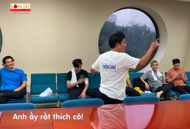 Liên Bỉnh Phát bạo dạn tán gái ở Hàn Quốc khi quay Running Man, vừa gặp đã thẳng thừng: Kiss me - Ảnh 3. Liên Bỉnh Phát bạo dạn tán gái ở Hàn Quốc khi quay Running Man, vừa gặp đã thẳng thừng: Kiss me - Ảnh 3.