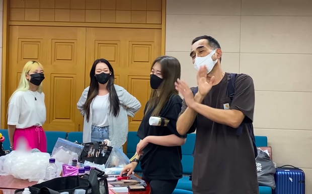 Liên Bỉnh Phát bạo dạn tán gái ở Hàn Quốc khi quay Running Man, vừa gặp đã thẳng thừng: Kiss me - Ảnh 6. Liên Bỉnh Phát bạo dạn tán gái ở Hàn Quốc khi quay Running Man, vừa gặp đã thẳng thừng: Kiss me - Ảnh 6.