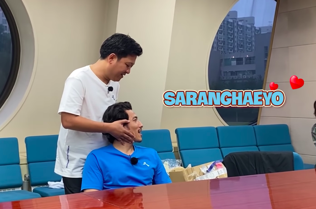 Liên Bỉnh Phát bạo dạn tán gái ở Hàn Quốc khi quay Running Man, vừa gặp đã thẳng thừng: Kiss me - Ảnh 8. Liên Bỉnh Phát bạo dạn tán gái ở Hàn Quốc khi quay Running Man, vừa gặp đã thẳng thừng: Kiss me - Ảnh 8.