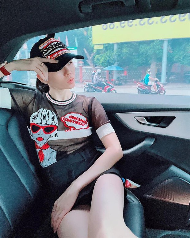 Chị Lệ Quyên để lộ vùng tối đen, đẳng cấp hớ hênh mới đây sao? - Ảnh 3. Chị Lệ Quyên để lộ vùng tối đen, đẳng cấp hớ hênh mới đây sao? - Ảnh 3.