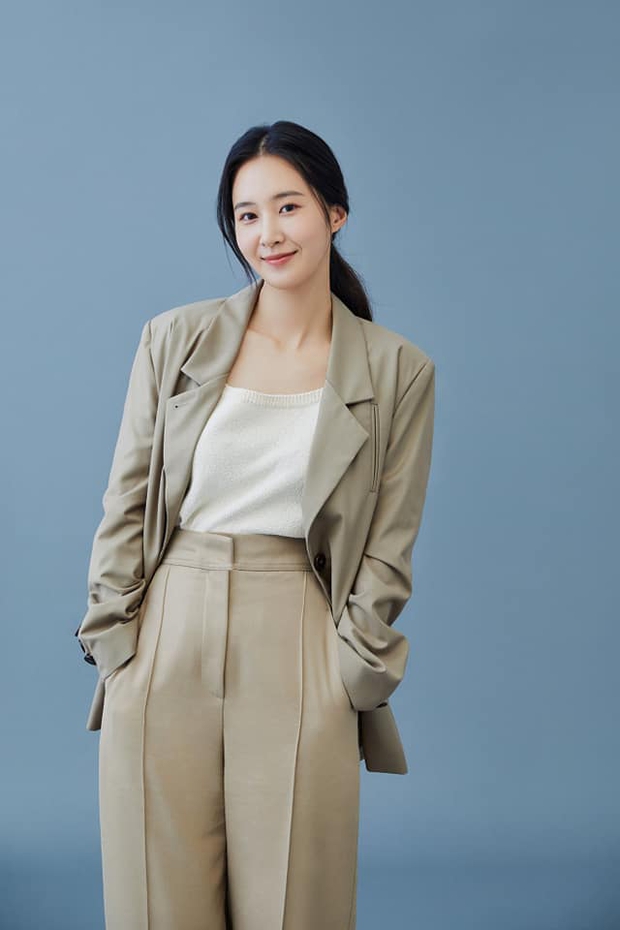 Một thành viên SNSD hủy họp báo show thực tế mới vì tiếp xúc gần với người nhiễm Covid-19 - Ảnh 2. Một thành viên SNSD hủy họp báo show thực tế mới vì tiếp xúc gần với người nhiễm Covid-19 - Ảnh 2.