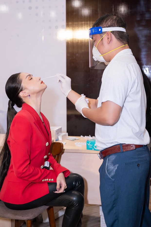 Không còn đi trễ, Hương Giang đến cực sớm tại buổi casting thí sinh Quý Ông Hoàn Mỹ! - Ảnh 2. Không còn đi trễ, Hương Giang đến cực sớm tại buổi casting thí sinh Quý Ông Hoàn Mỹ! - Ảnh 2.