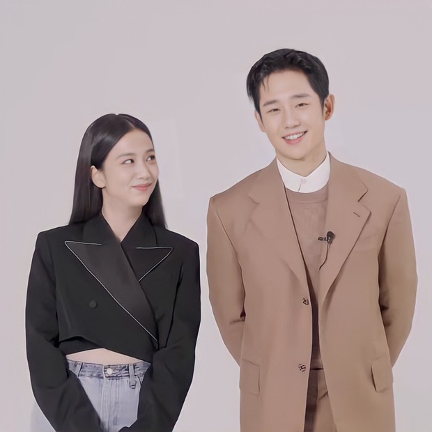 Muốn xỉu trước combo gấp đôi visual của Jisoo - Jung Hae In, phản ứng hóa học tràn màn hình thế này thì phải đẩy thuyền ngay thôi! - Ảnh 3.