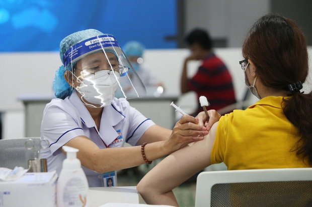 Mới nhất: Bộ Y tế hướng dẫn tiêm vaccine Covid-19 liều bổ sung và nhắc lại như thế nào? - Ảnh 1. Mới nhất: Bộ Y tế hướng dẫn tiêm vaccine Covid-19 liều bổ sung và nhắc lại như thế nào? - Ảnh 1.
