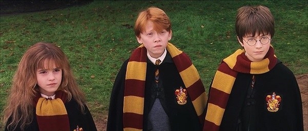 15 cảnh phim Harry Potter tưởng bình thường, zoom lên thấy ngay chi tiết cực ý nghĩa: Cảm phục nhất là 1 hành động của thầy Snape! - Ảnh 3.