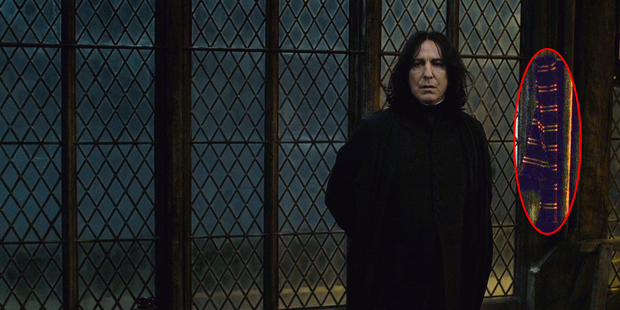 15 cảnh phim Harry Potter tưởng bình thường, zoom lên thấy ngay chi tiết cực ý nghĩa: Cảm phục nhất là 1 hành động của thầy Snape! - Ảnh 5.