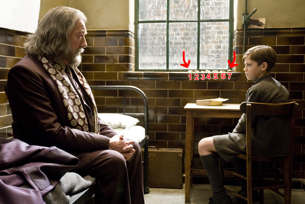 15 cảnh phim Harry Potter tưởng bình thường, zoom lên thấy ngay chi tiết cực ý nghĩa: Cảm phục nhất là 1 hành động của thầy Snape! - Ảnh 10.