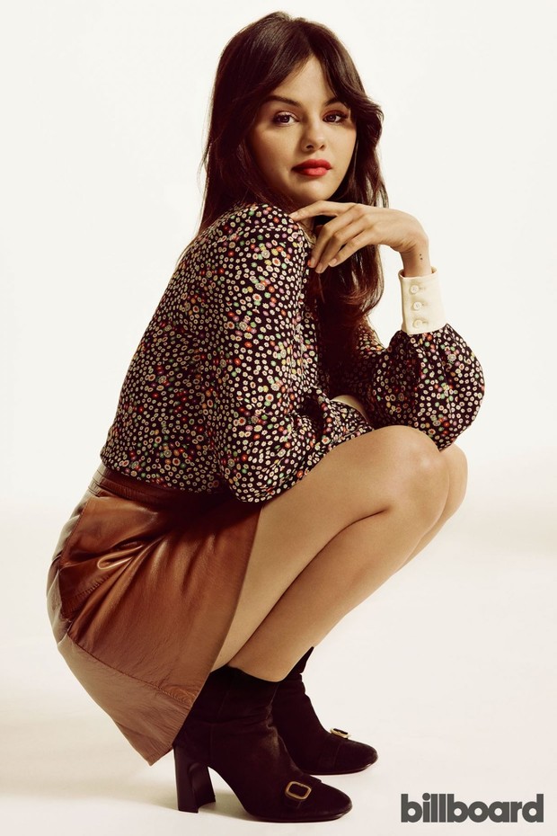 Selena Gomez từng có màn lột xác “huyền thoại”: Gái ngoan đẹp mê người, diện đồ mỏng tang phô trọn vòng 1 khủng - Ảnh 13.