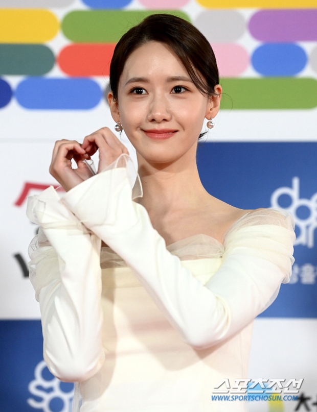 Yoona hóa cô dâu lộng lẫy trên thảm đỏ Rồng Xanh, visual xinh ngất ngây nhưng bị soi 3 vòng khiêm tốn thẳng đuột - Ảnh 7.