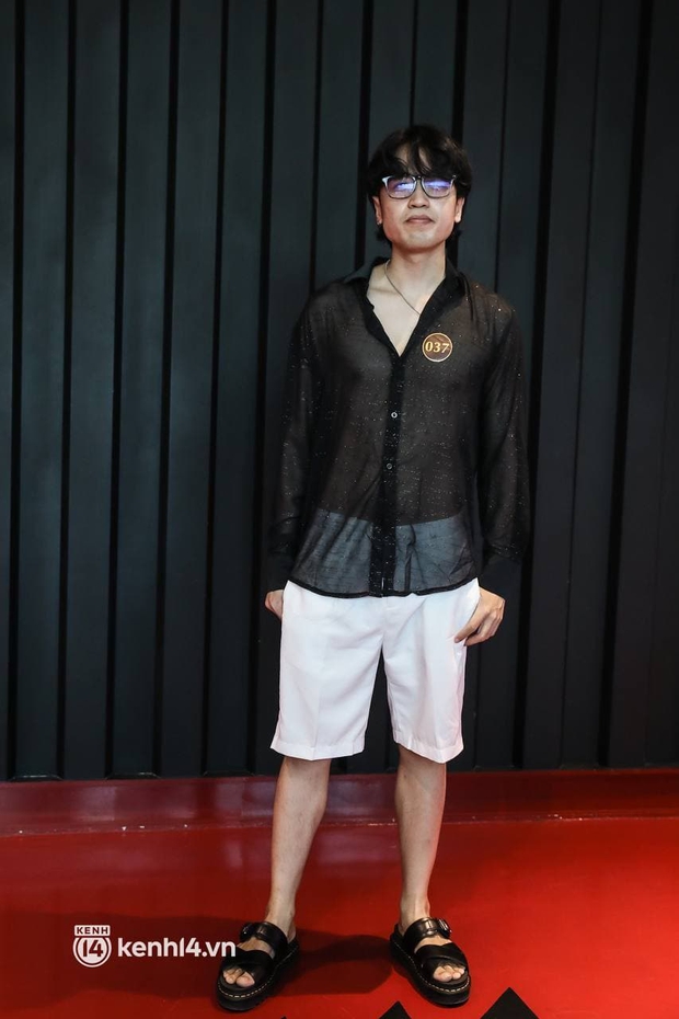Show thực tế về đàn ông của Hương Giang: Lèo tèo thí sinh, nhiều chàng trai tóc dài, áo xuyên thấu, chuyển giới - Ảnh 7. Show thực tế về đàn ông của Hương Giang: Lèo tèo thí sinh, nhiều chàng trai tóc dài, áo xuyên thấu, chuyển giới - Ảnh 7.