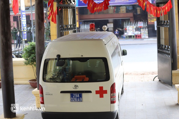Ảnh: Học sinh lớp 9 ở Hà Nội xếp hàng tiêm vaccine Covid-19 để chuẩn bị quay lại trường - Ảnh 23.