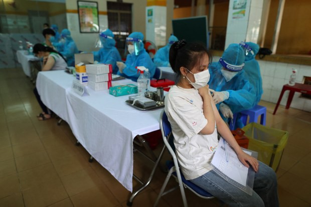 Sau 3 ngày cấp cứu, sức khoẻ 2 học sinh sốc phản vệ nặng khi tiêm vaccine Covid-19 thế nào? - Ảnh 1. Sau 3 ngày cấp cứu, sức khoẻ 2 học sinh sốc phản vệ nặng khi tiêm vaccine Covid-19 thế nào? - Ảnh 1.