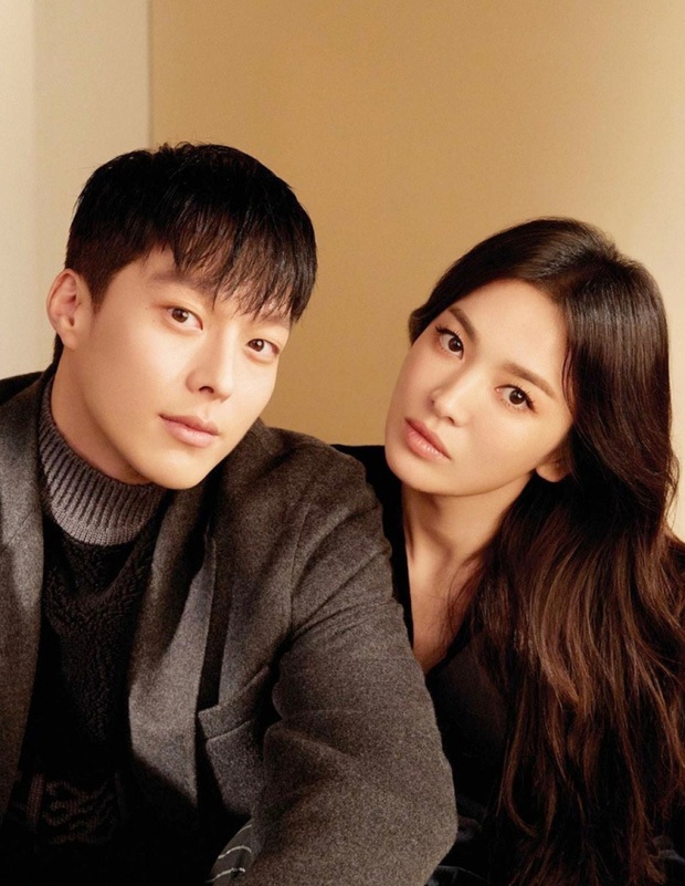 Mặc vợ cũ Song Hye Kyo “ám muội” với tình màn ảnh, Song Joong Ki cũng chủ động thân mật với bạn gái tin đồn ngay tại Rồng Xanh - Ảnh 9.