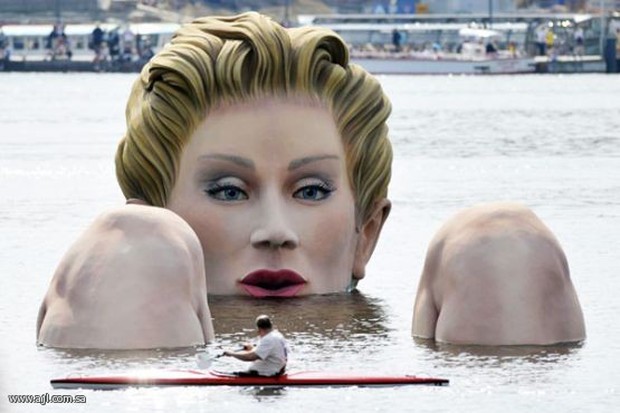 Bức tượng người đẹp tắm tiên giữa hồ, trưng bày 10 ngày thì chính quyền yêu cầu tháo dỡ - Ảnh 3.