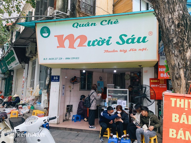 Đại chiến team xôi chè bà Thìn vs. team xôi chè Mười Sáu: Hai quán đều có công thức “bí truyền” hàng thập kỷ ở Hà Nội, bên nào nhỉnh hơn? - Ảnh 8. Đại chiến team xôi chè bà Thìn vs. team xôi chè Mười Sáu: Hai quán đều có công thức “bí truyền” hàng thập kỷ ở Hà Nội, bên nào nhỉnh hơn? - Ảnh 8.