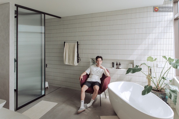 Phòng tắm nhà người nổi tiếng sang chảnh cỡ nào: Hương Giang chuộng thiết kế hoàng gia, Quỳnh Anh Shyn phối màu với cảm hứng từ Hy Lạp - Ảnh 9.
