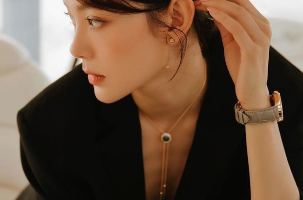 Minh Hằng vừa lên đồ ôm sát sạt ngồi trên du thuyền, body thực tế ra sao sau tin đồn mang thai? - Ảnh 3.