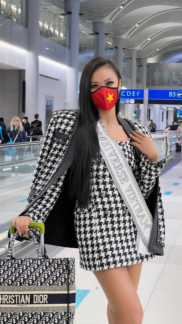 Kim Duyên ngày đầu nhập cuộc Miss Universe: Lên đồ hở bạo khoe vòng 1 khủng, tay cầm túi 100 triệu chặt đối thủ - Ảnh 8.