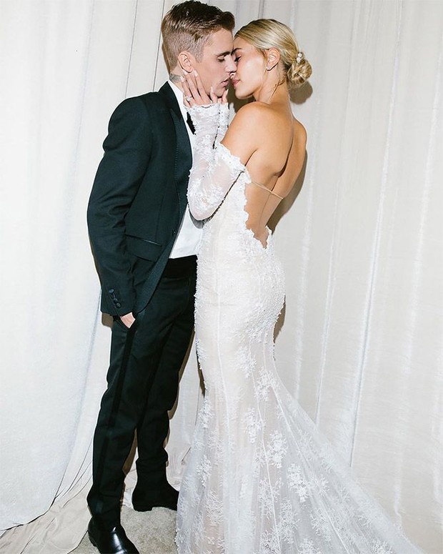 Ảnh cưới của Justin Bieber bỗng rầm rộ sau tin giám đốc Louis Vuitton qua đời, hóa ra vì váy cưới của Hailey và ý nghĩa đằng sau - Ảnh 9.