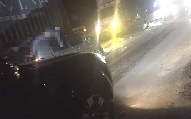 Người đi xe máy bị ô tô tông trúng văng lên nóc xe tử vong - Ảnh 1.