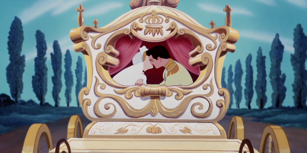 Hoang mang với 5 thông điệp từ Disney giờ đã quá lỗi thời: Nhân vật chính sao mà hèn nhát, nụ hôn đích thực ẩn chứa điều đen tối? - Ảnh 8.
