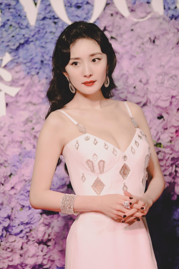 Bất ngờ bị hỏi giữa mình và tình địch Triệu Lệ Dĩnh ai đẹp hơn, Dương Mịch có màn đáp trả thể hiện EQ cao vút - Ảnh 3. Bất ngờ bị hỏi giữa mình và tình địch Triệu Lệ Dĩnh ai đẹp hơn, Dương Mịch có màn đáp trả thể hiện EQ cao vút - Ảnh 3.