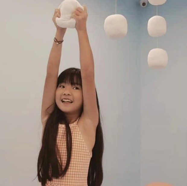Sao nhí “Bố ơi mình đi đâu thế” bản Trung bị chê con người mẫu mà xấu lạ, 7 năm sau lột xác ngoạn mục nhìn không nhận ra - Ảnh 6. Sao nhí “Bố ơi mình đi đâu thế” bản Trung bị chê con người mẫu mà xấu lạ, 7 năm sau lột xác ngoạn mục nhìn không nhận ra - Ảnh 6.