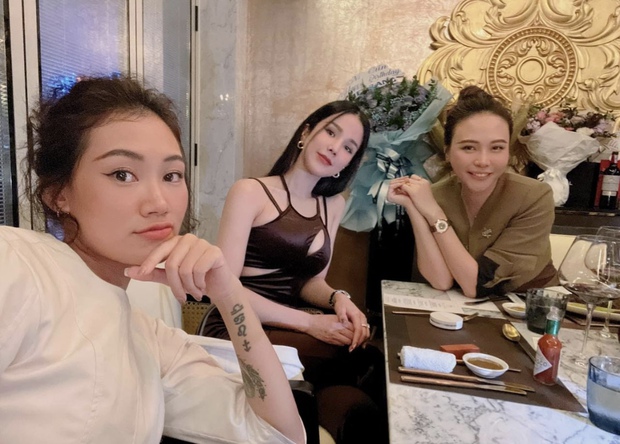 Tiệc sinh nhật phu nhân nhà tài phiệt Đàm Thu Trang: Hội bạn thân mỹ nhân lộ diện, Cường Đô La làm 1 điều gây chú ý! - Ảnh 4. Tiệc sinh nhật phu nhân nhà tài phiệt Đàm Thu Trang: Hội bạn thân mỹ nhân lộ diện, Cường Đô La làm 1 điều gây chú ý! - Ảnh 4.