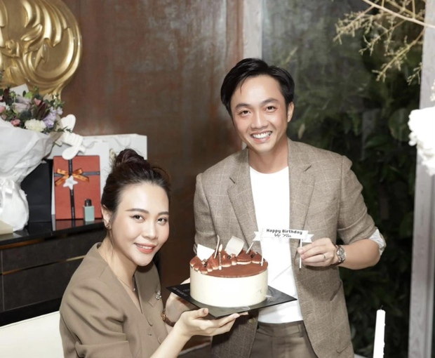 Tiệc sinh nhật phu nhân nhà tài phiệt Đàm Thu Trang: Hội bạn thân mỹ nhân lộ diện, Cường Đô La làm 1 điều gây chú ý! - Ảnh 3. Tiệc sinh nhật phu nhân nhà tài phiệt Đàm Thu Trang: Hội bạn thân mỹ nhân lộ diện, Cường Đô La làm 1 điều gây chú ý! - Ảnh 3.