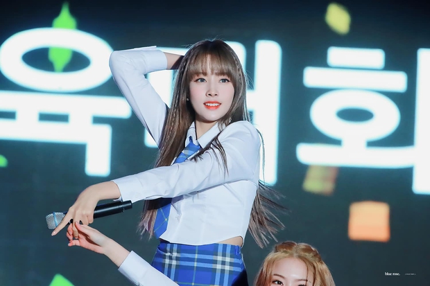 Nữ idol Gen 4 gây sốc vì như nhân vật manga, tính cạnh tranh danh hiệu búp bê sống với Karina (aespa) hay gì? - Ảnh 4.