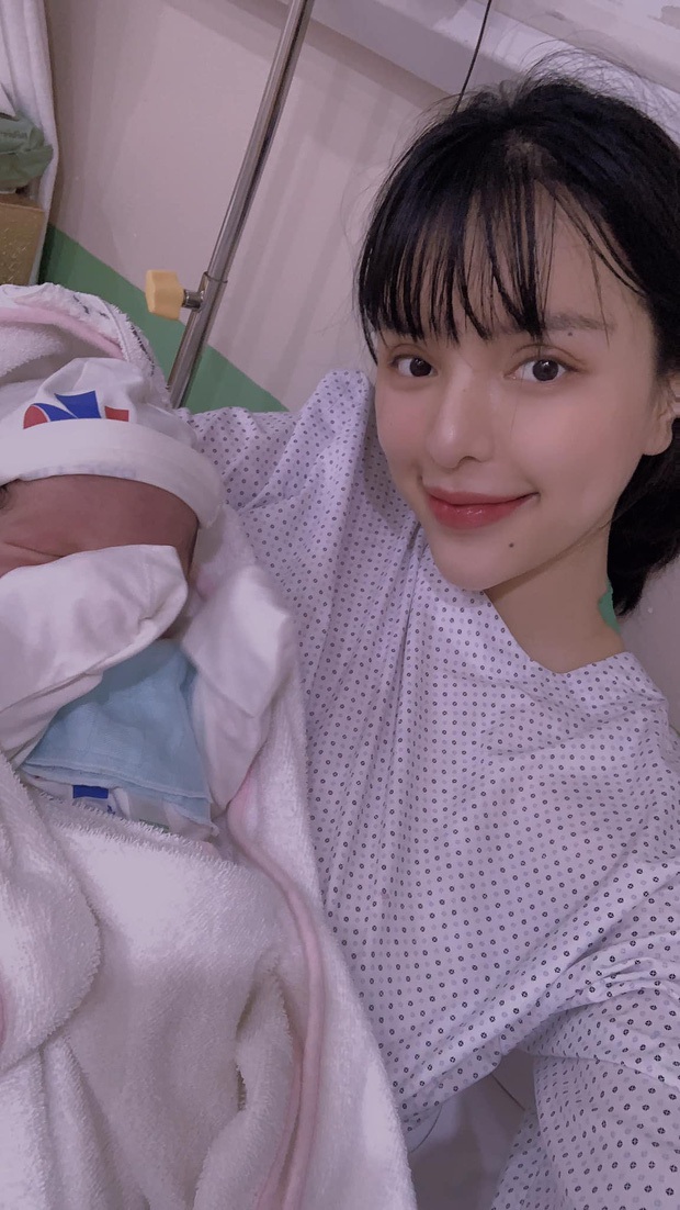 Quá khứ bất hạnh của siêu mẫu Khả Trang: Bố mất sớm, cạo đầu xuất gia, cấp đông trứng để làm mẹ đơn thân sau nhiều biến cố - Ảnh 6. Quá khứ bất hạnh của siêu mẫu Khả Trang: Bố mất sớm, cạo đầu xuất gia, cấp đông trứng để làm mẹ đơn thân sau nhiều biến cố - Ảnh 6.