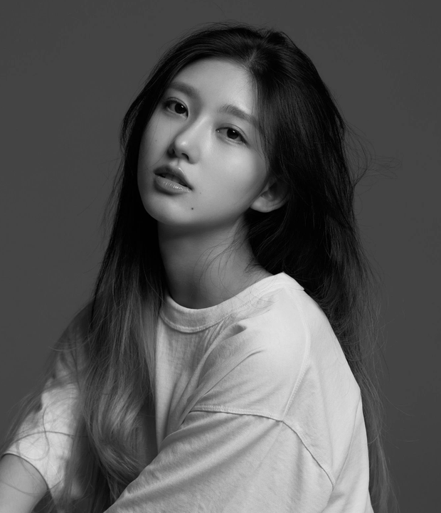 Nữ tân binh gây xôn xao vì đẹp như Miyeon (G)-IDLE, nhưng có đến mức mà Knet mỉa mai aespa là hố đen visual? - Ảnh 2. Nữ tân binh gây xôn xao vì đẹp như Miyeon (G)-IDLE, nhưng có đến mức mà Knet mỉa mai aespa là hố đen visual? - Ảnh 2.