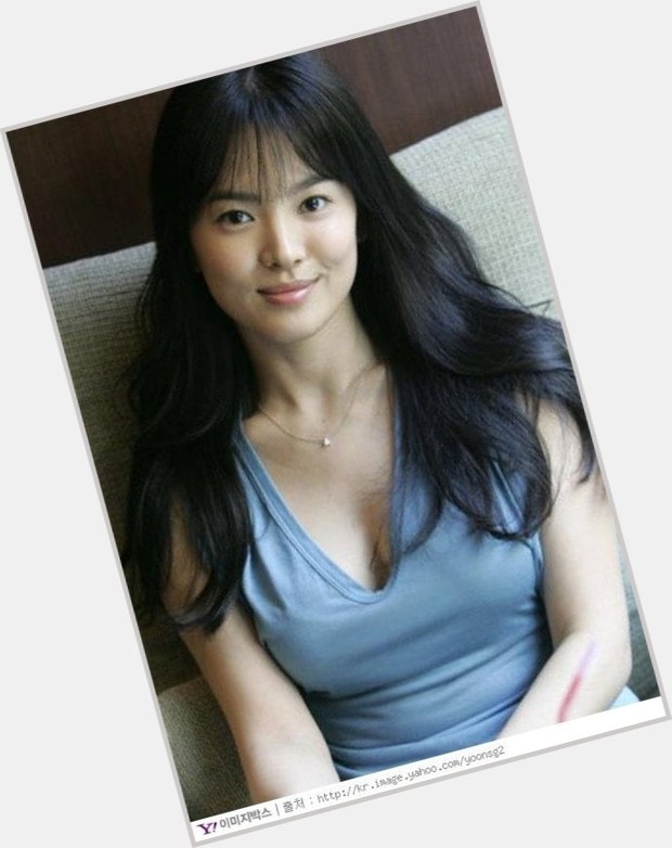 Ít ai để ý Song Hye Kyo - Son Ye Jin chơi hệ vòng 1 khủng tràn bờ đê, nhìn ảnh o ép ngộp thở và bung xõa ở Việt Nam cháy quá! - Ảnh 4.