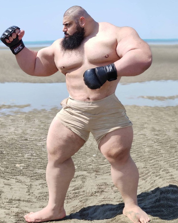 Hulk Iran chính thức đối đầu cùng người đáng sợ nhất hành tinh Martyn Ford: Nhìn diện mạo của đôi bên đã đủ thấy hãi hùng tột độ - Ảnh 4. Hulk Iran chính thức đối đầu cùng người đáng sợ nhất hành tinh Martyn Ford: Nhìn diện mạo của đôi bên đã đủ thấy hãi hùng tột độ - Ảnh 4.