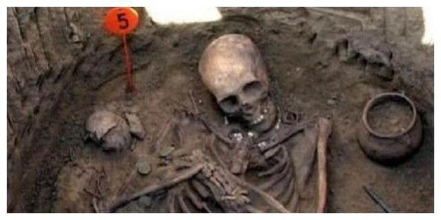 Lăng mộ hiểm độc nhất Trung Quốc: Mồ chôn sống hơn 80 thi thể đạo tặc chồng chất với chiếc bẫy đơn giản mà chuyên gia cũng phải ớn lạnh - Ảnh 2.