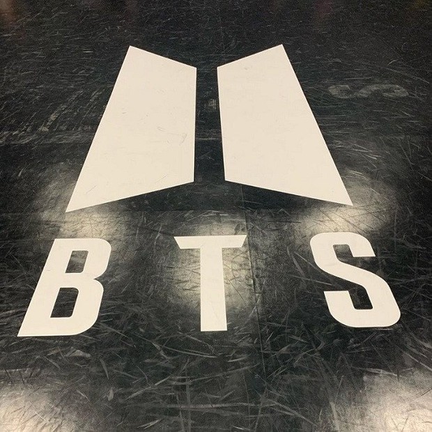 Nhìn chi tiết lạ này ở phòng tập nhảy của BTS, dân mạng phải thốt lên: Thật sự là máu, mồ hôi và nước mắt! - Ảnh 1.