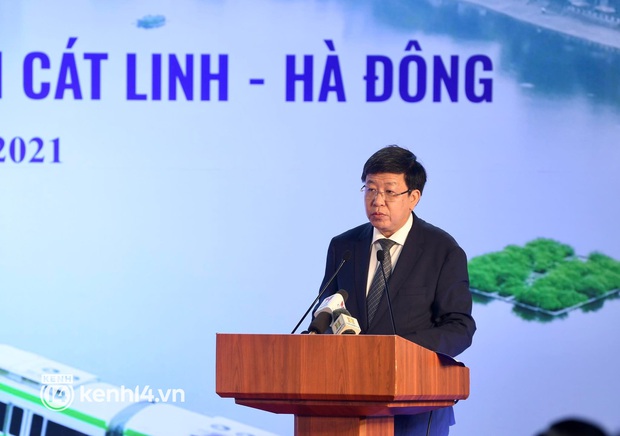 Đường sắt Cát Linh - Hà Đông chính thức vận hành sau 10 năm chờ đợi, bắt đầu đón khách ngay từ 9h sáng nay - Ảnh 6. Đường sắt Cát Linh - Hà Đông chính thức vận hành sau 10 năm chờ đợi, bắt đầu đón khách ngay từ 9h sáng nay - Ảnh 6.