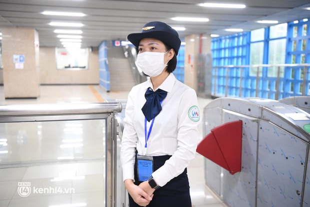 Đường sắt Cát Linh - Hà Đông chính thức vận hành sau 10 năm chờ đợi, bắt đầu đón khách ngay từ 9h sáng nay - Ảnh 8. Đường sắt Cát Linh - Hà Đông chính thức vận hành sau 10 năm chờ đợi, bắt đầu đón khách ngay từ 9h sáng nay - Ảnh 8.